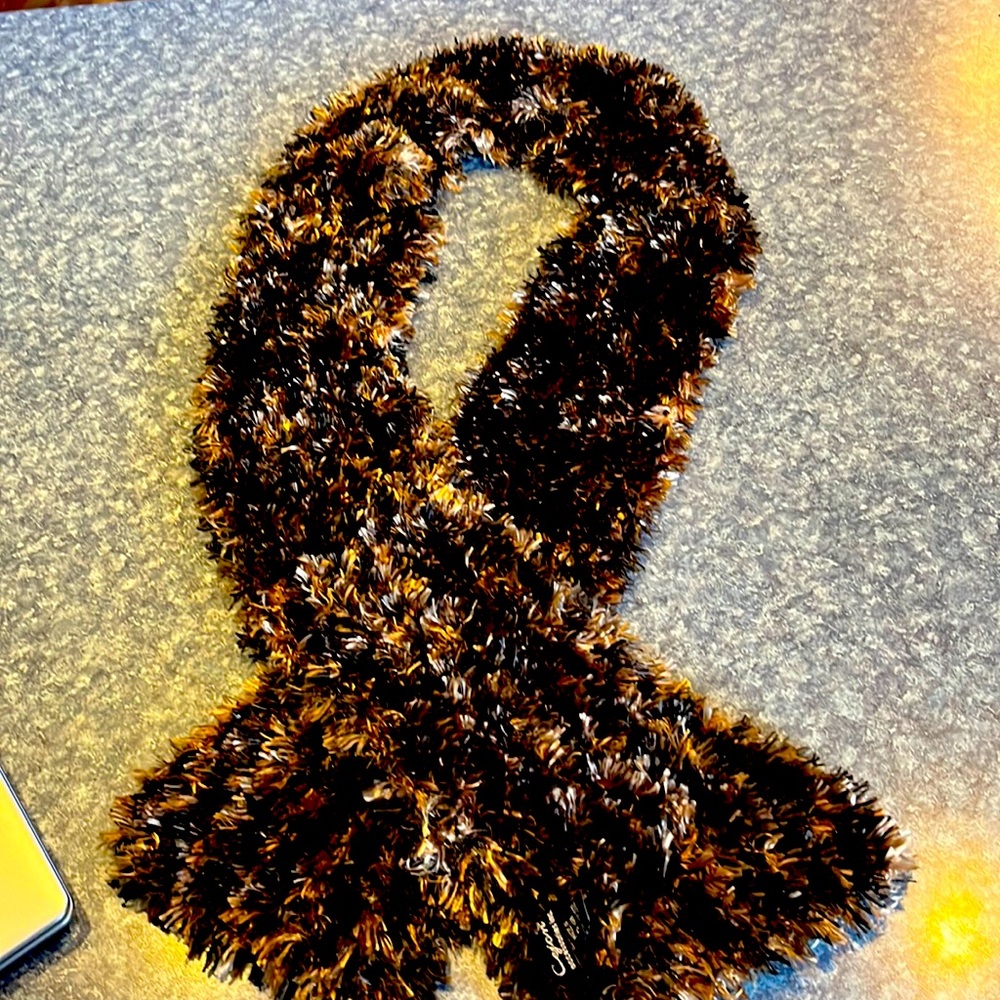 Brown fluffy scarf-cejion
